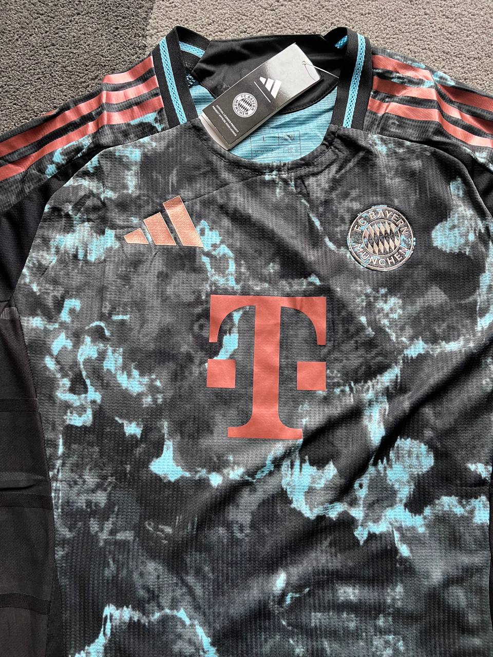 Kit Adidas Bayern Monaco 25/26