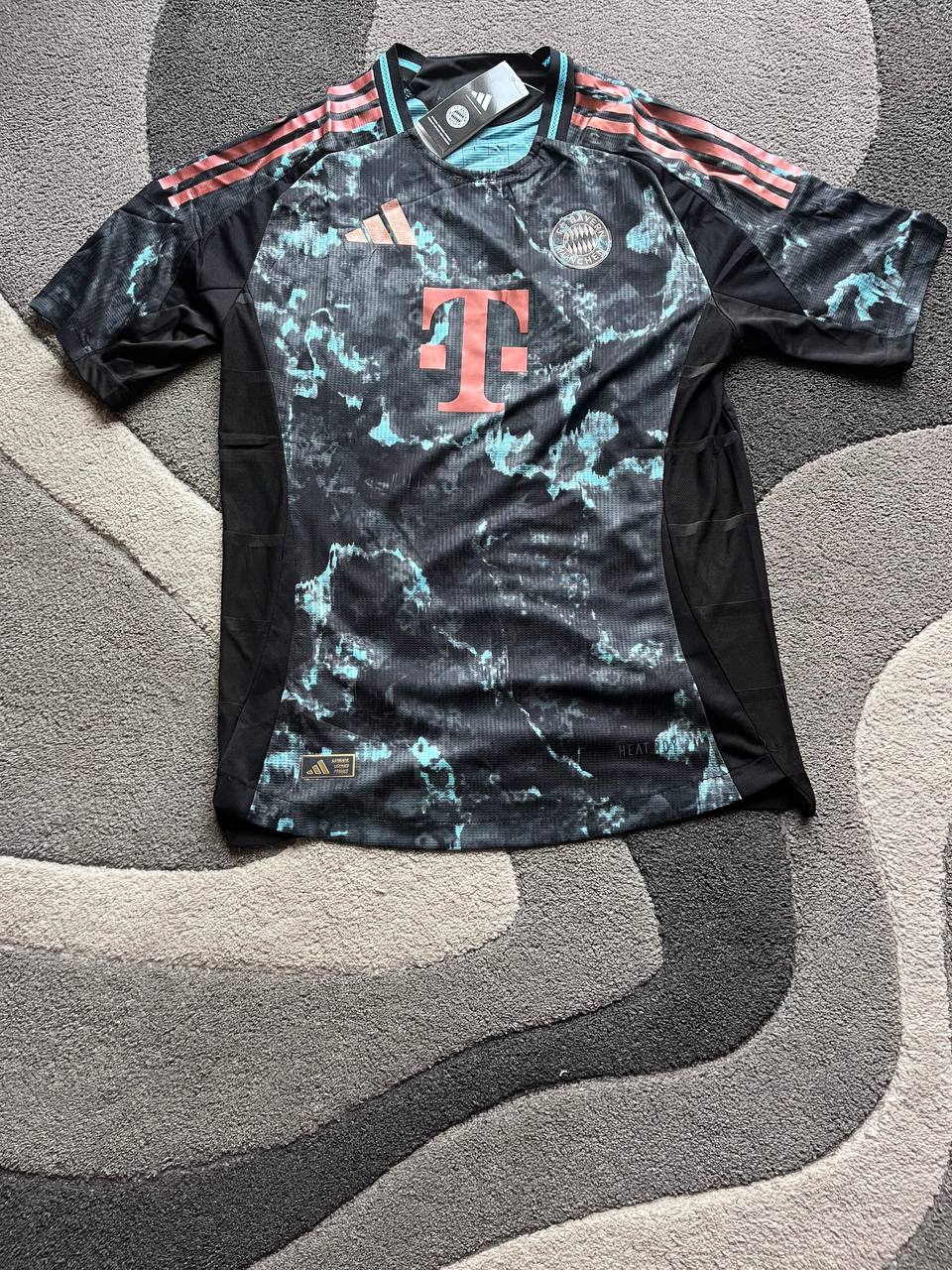 Kit Adidas Bayern Monaco 25/26