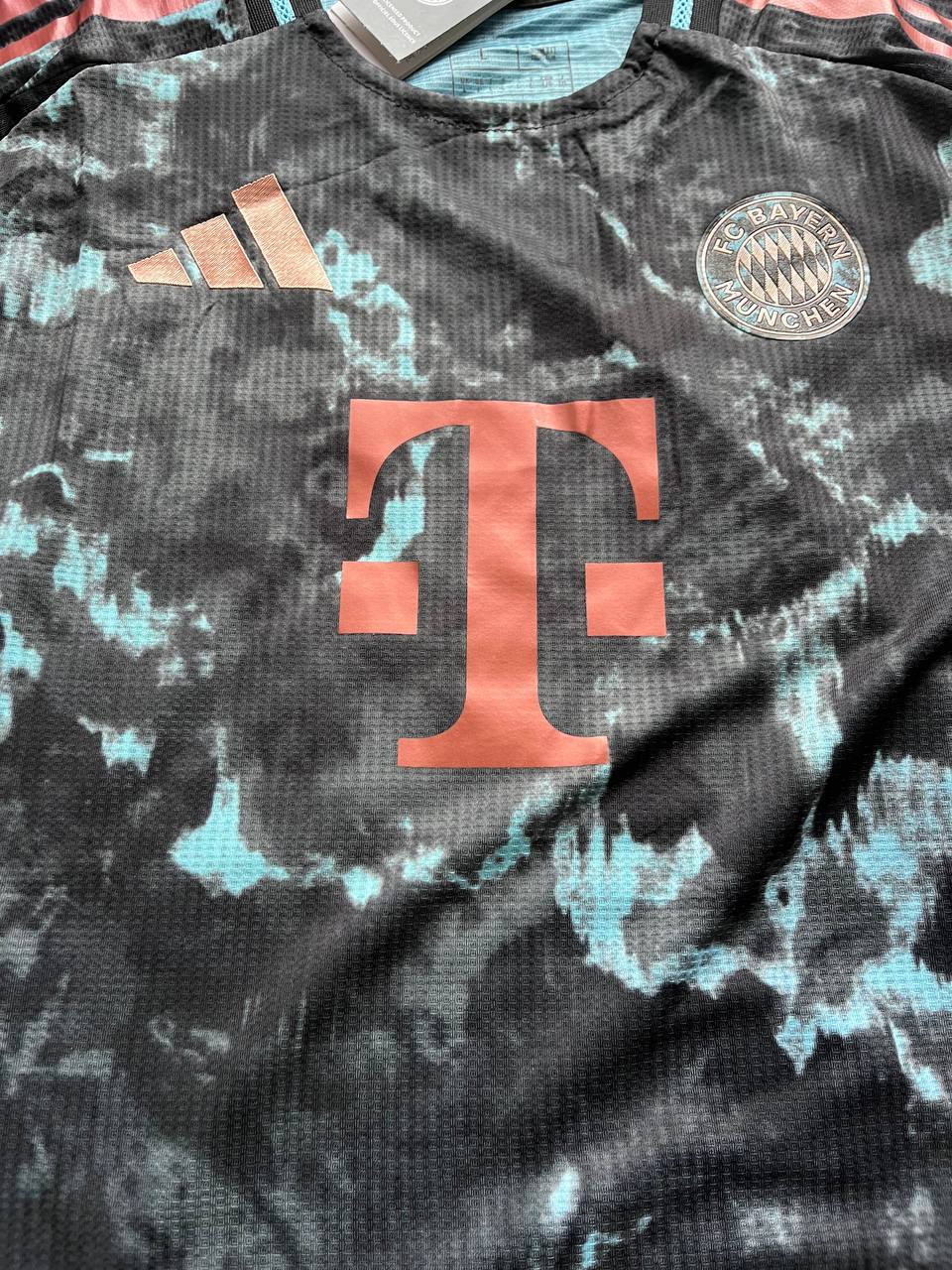 Kit Adidas Bayern Monaco 25/26